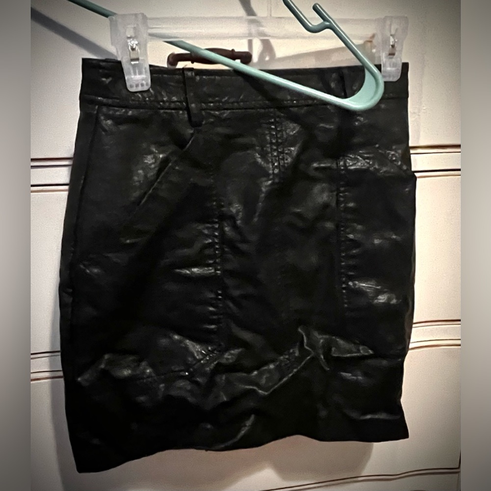 Cute leather black skirt flattering shape